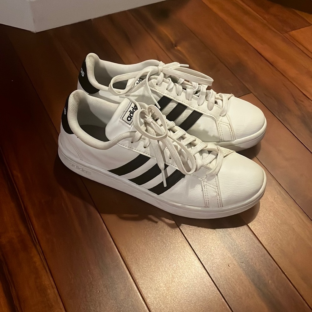 Women’s casual Adidas shoes in size 7.5